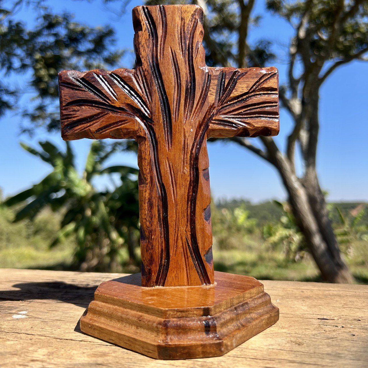 Cruz de Mesa M (17cm) - Ramos de árvore talhado
