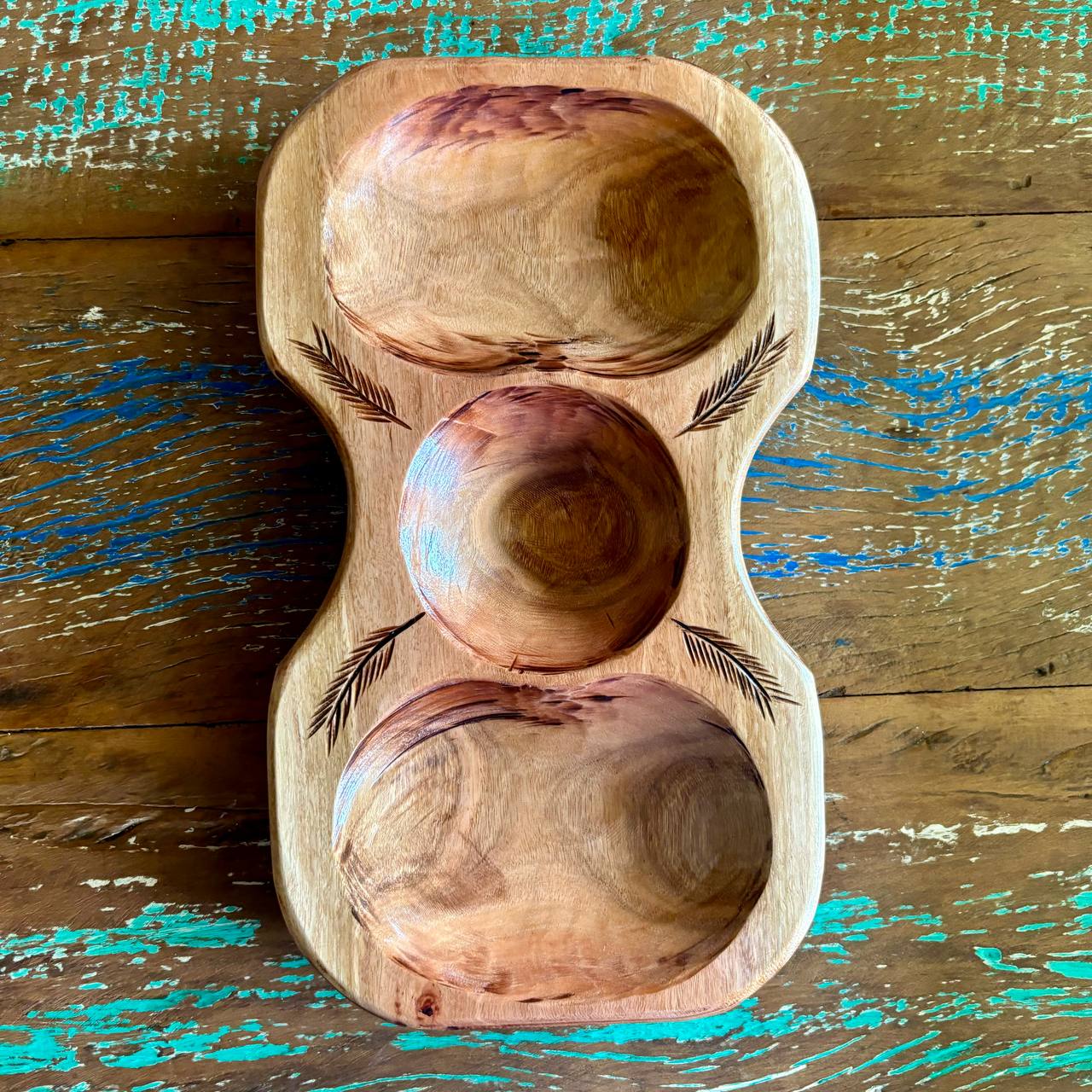 Petisqueira Artesanal com pés - 3 espaços