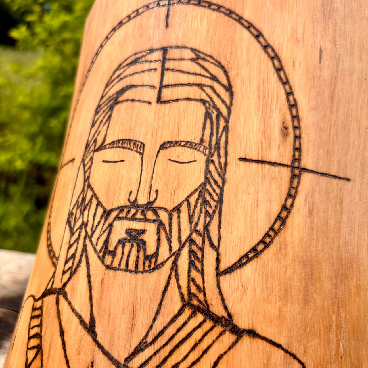 Retrato de mesa Cristo - Pirografado / Personalizado - Image 3