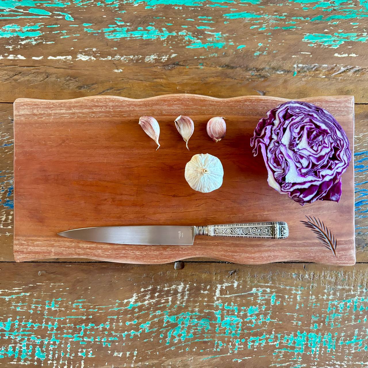 Tábua para Servir ou Corte - com Pés